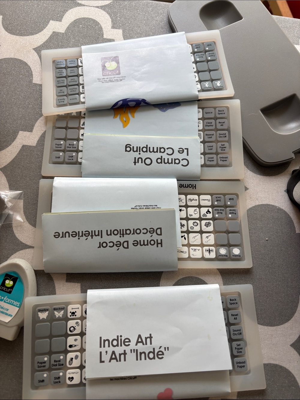 Cricut Personal Electronic Cutter with 5 cartidges. - Picture 10 of 13